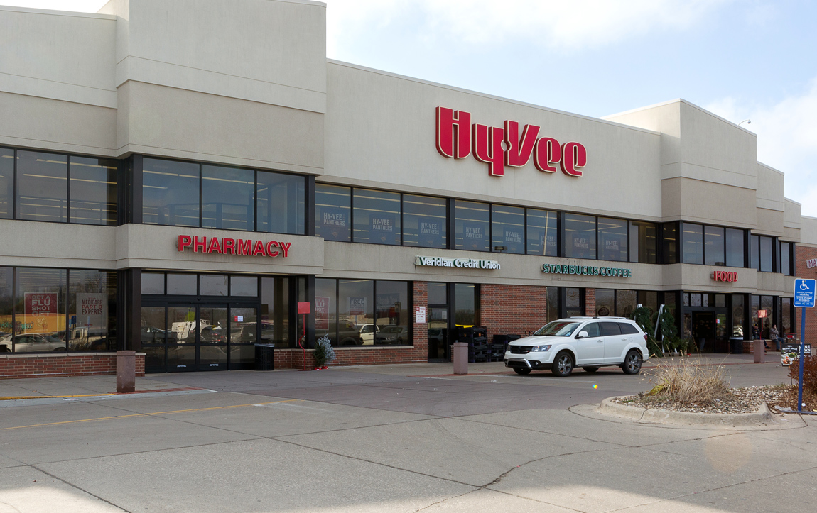 College Square Hy-Vee Exterior Photo