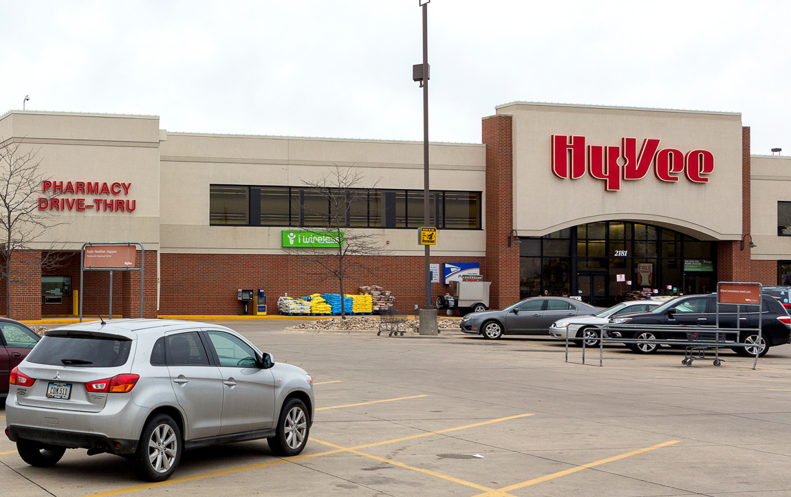 Logan Avenue Hy-Vee Exterior Photo